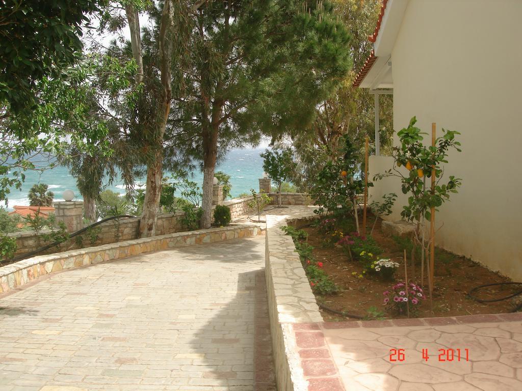 Pansion Koroni Hotel Exterior photo